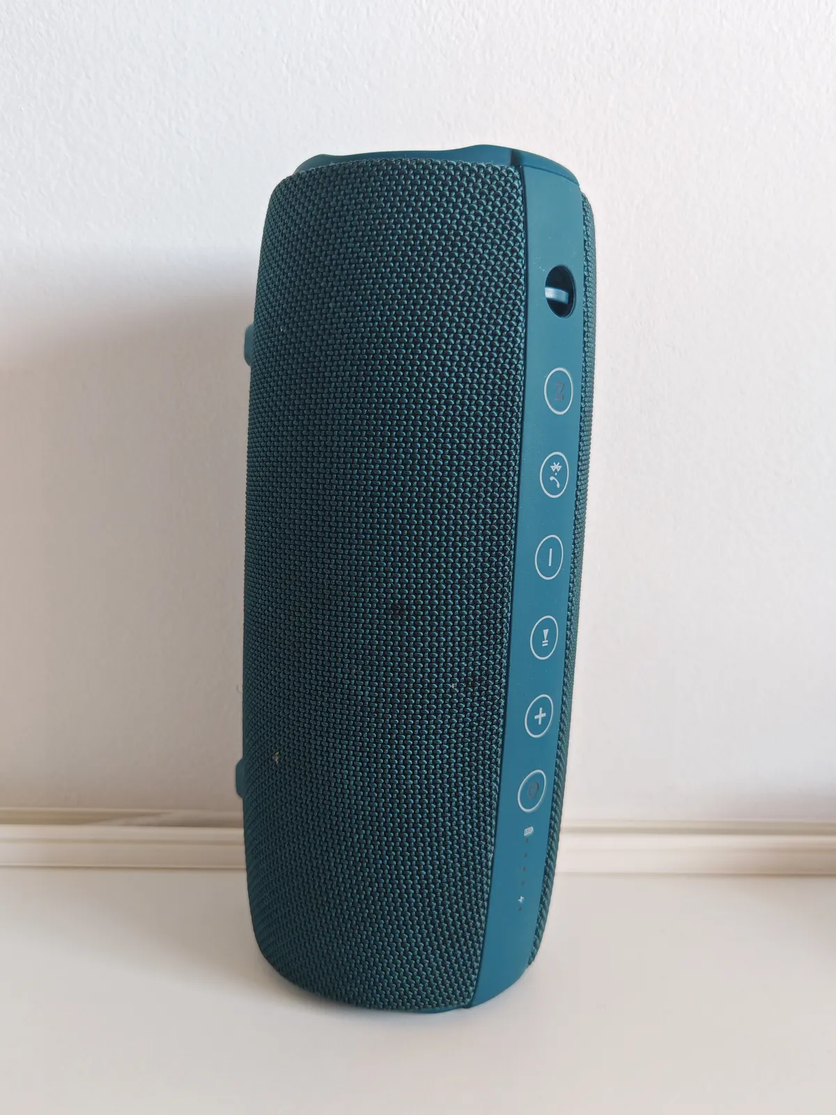 REPARACION ALTAVOZ PORTATIL - imagen 1